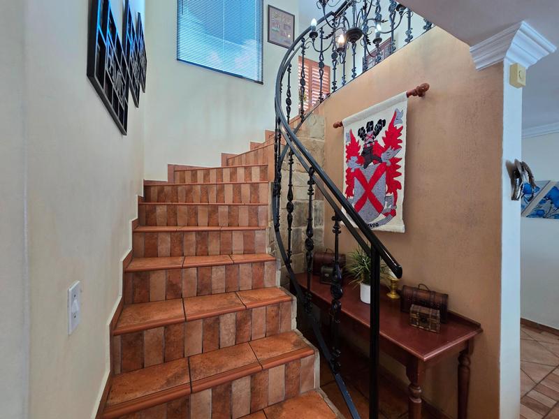 5 Bedroom Property for Sale in Golden Mile Western Cape